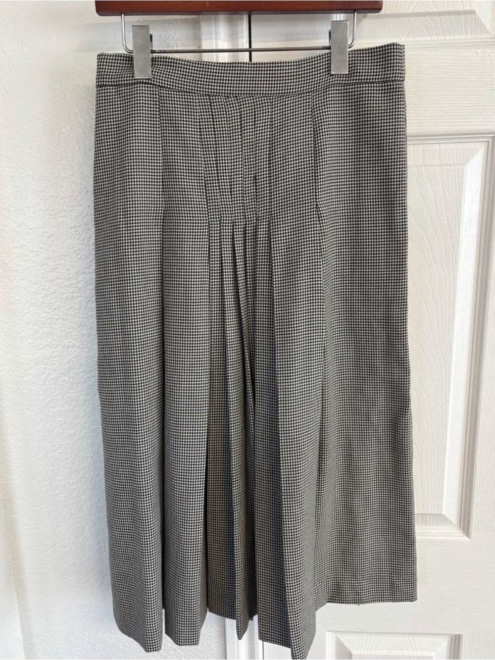 Zara Black and White Houndstooth Pleated A-Line Midi Skirt